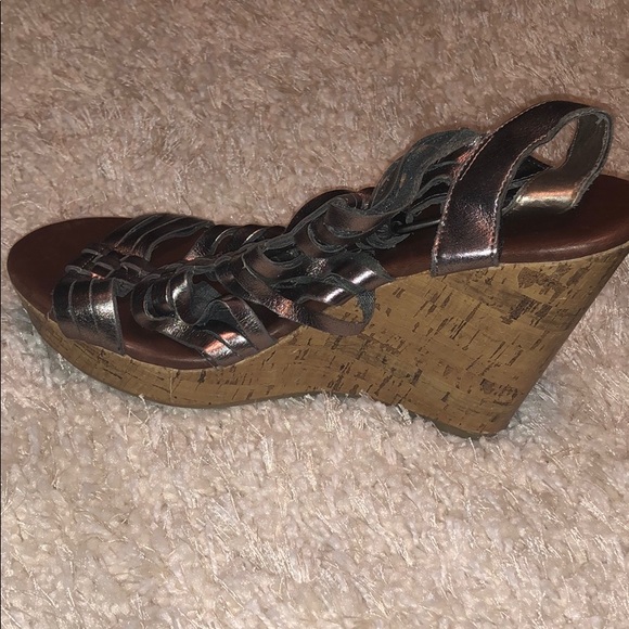 Stylish Metallic Brown Strapped Wedges. - Picture 3 of 4